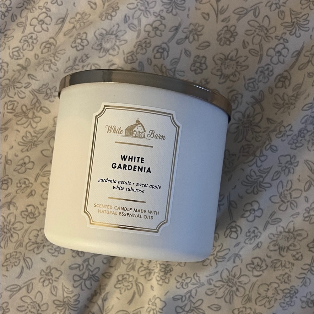 White Barn White Gardenia Candle with Silver Lid